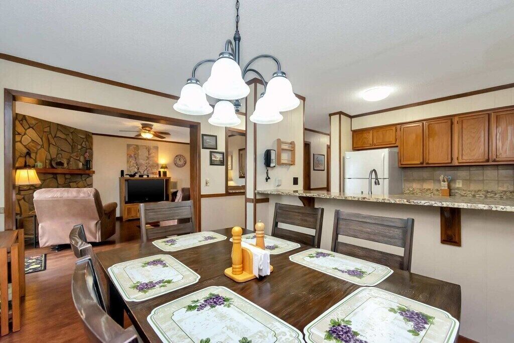 Bear’s Eye View Unit 2114 - Comfortable 2-Bedroom Retreat Views