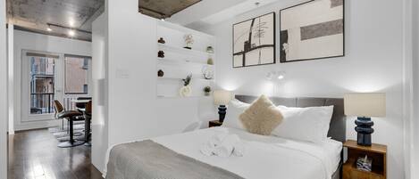 1 makuuhuone, työpöytä, silitysrauta/-lauta, vauvan matkasänky