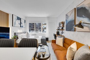 Unclassified image, 3 of 18, button