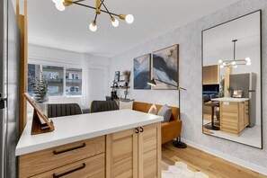 Unclassified image, 4 of 18, button