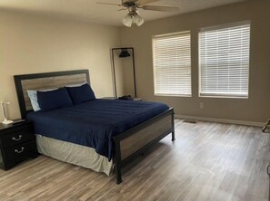 4 bedrooms, iron/ironing board, WiFi, bed sheets