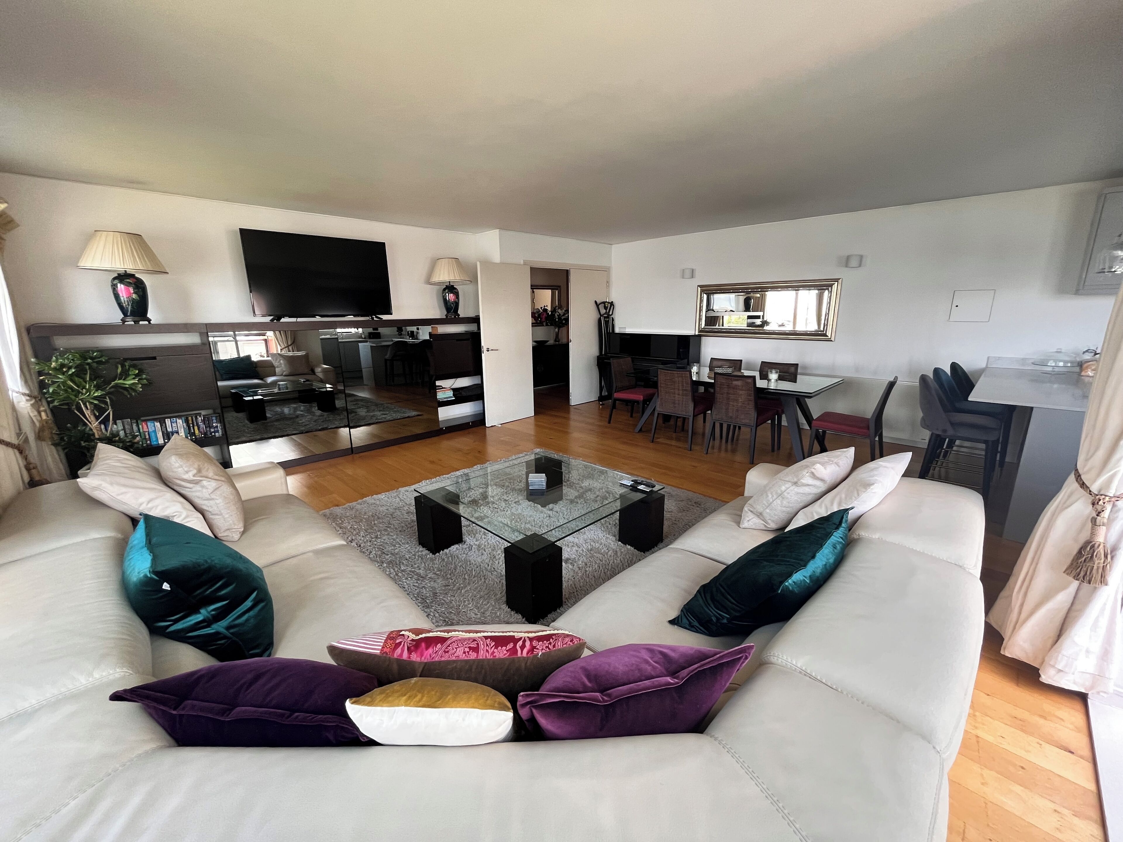 Stunning 3 Double Bedroom Apt in Greenwich 8 min walk to O2 River views