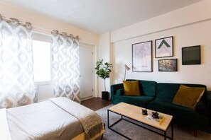 1 غرفة نوم ومكتب ومكواة/لوح كي وسرير سفر