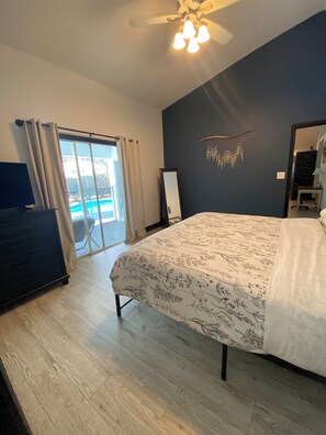 3 bedrooms, desk, iron/ironing board, travel crib