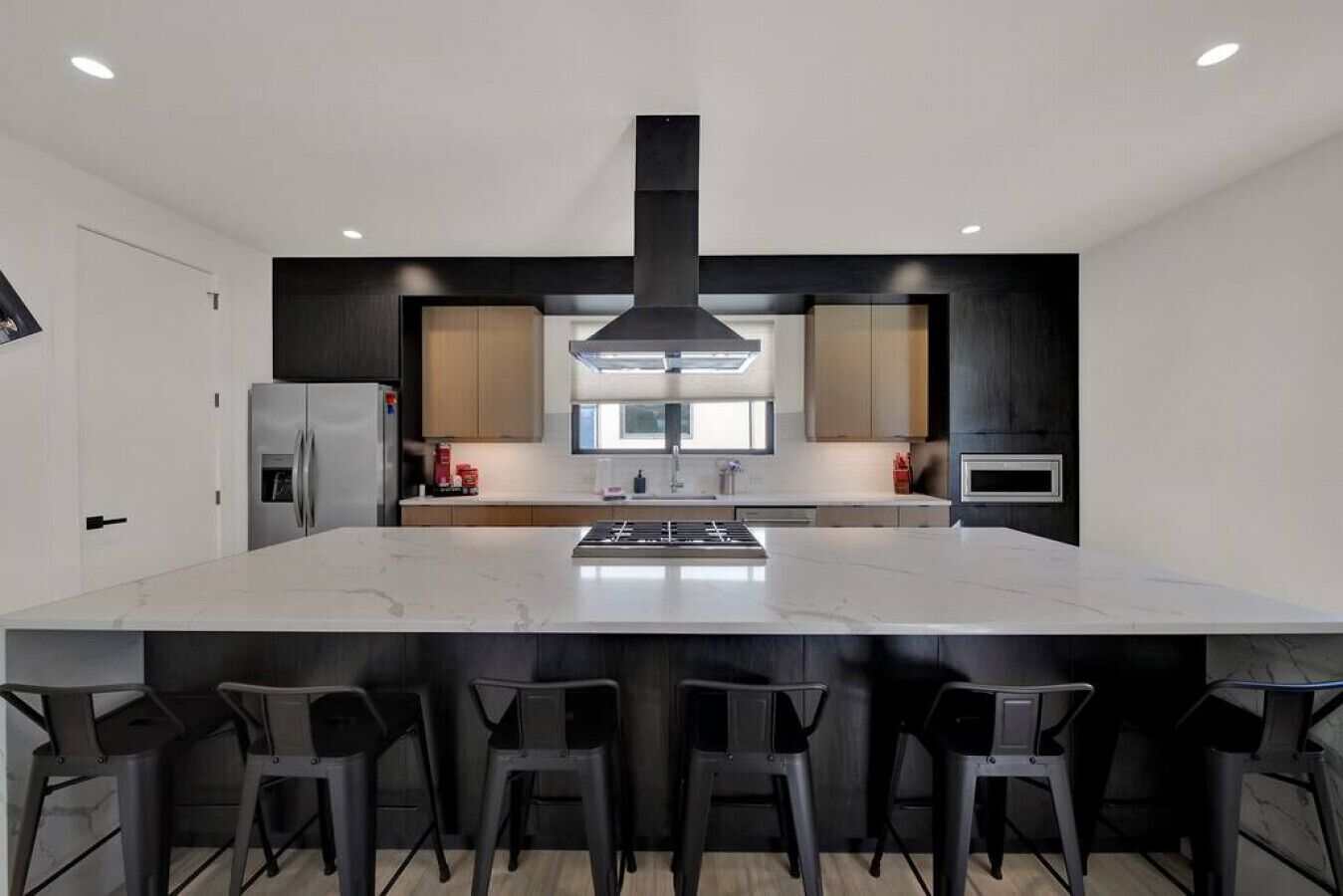 608 Mahopac · AMAZING LOCATION!! Rooftop patio & Game room!!