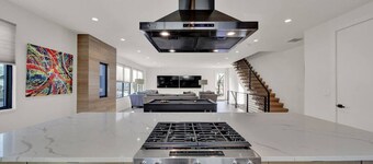 Stunning Home with Pool/Outdoor Kitchen, Game Room, BBQ