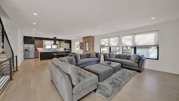 Smart TV, video games, table tennis, stereo