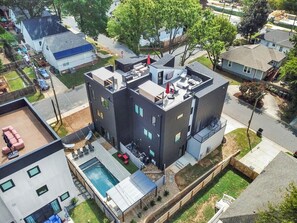 Exterior - Stunning Home with Pool/Outdoor Kitchen, Game Room, BBQ (charlotte)