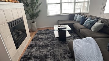 Smart-TV, Kamin, Drucker