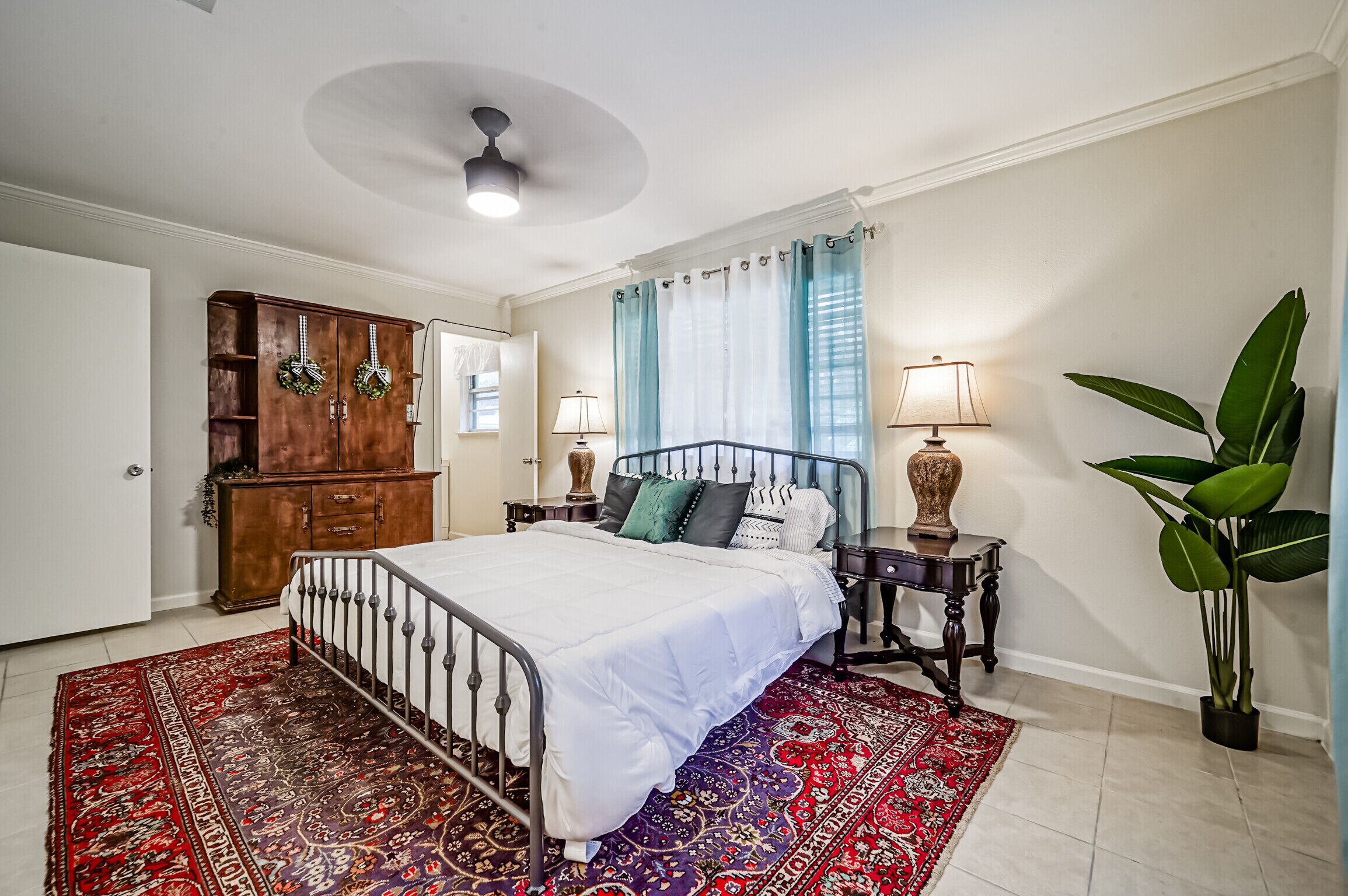 Five Oaks Farmhouse ~ Charming Country Cottage