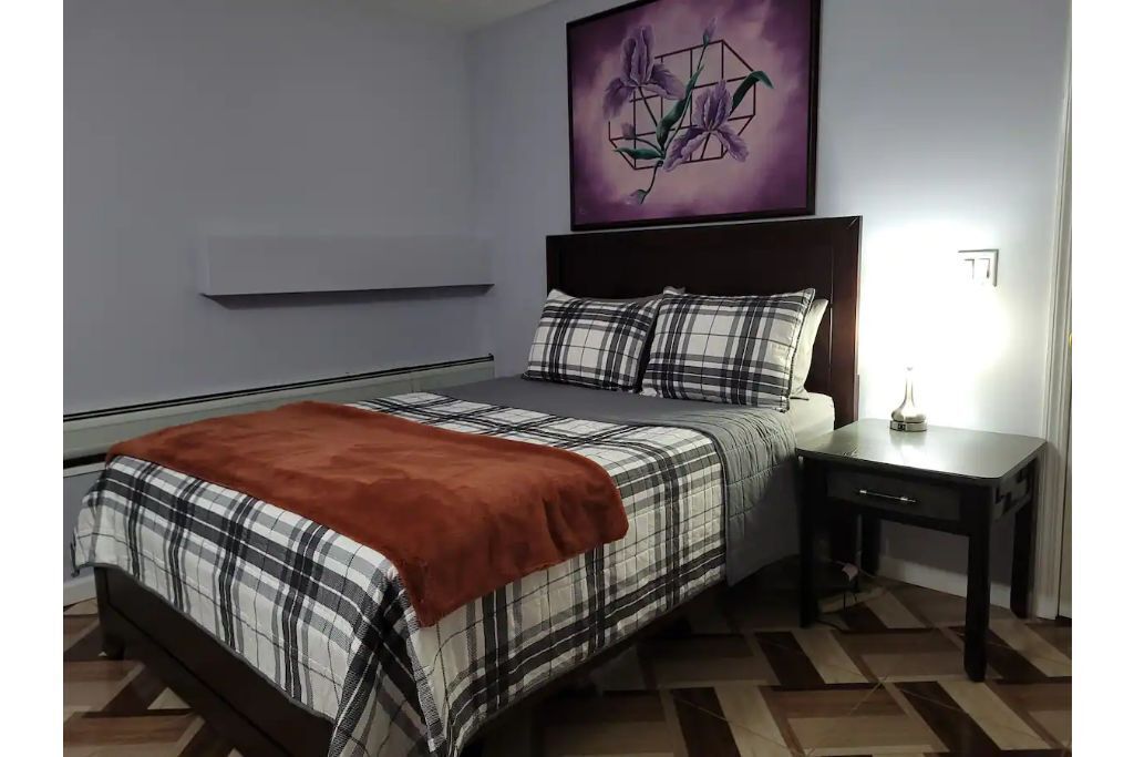 One bedroom Suite. Close access To NY/MetLife.