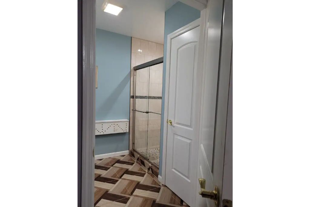 One bedroom Suite. Close access To NY/MetLife.