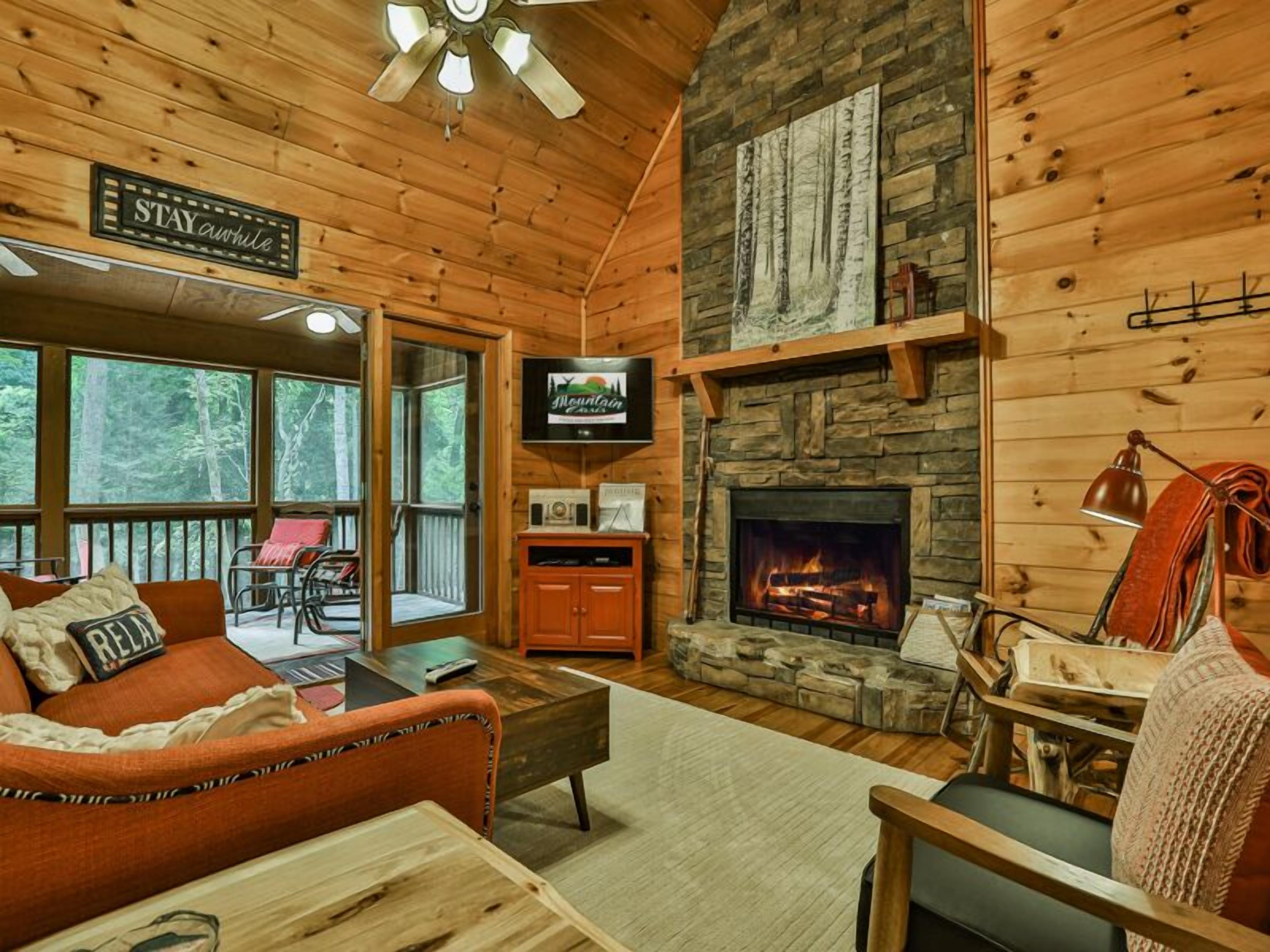 Rambling Water's - Creek Front, Hot Tub, Dog Friendly