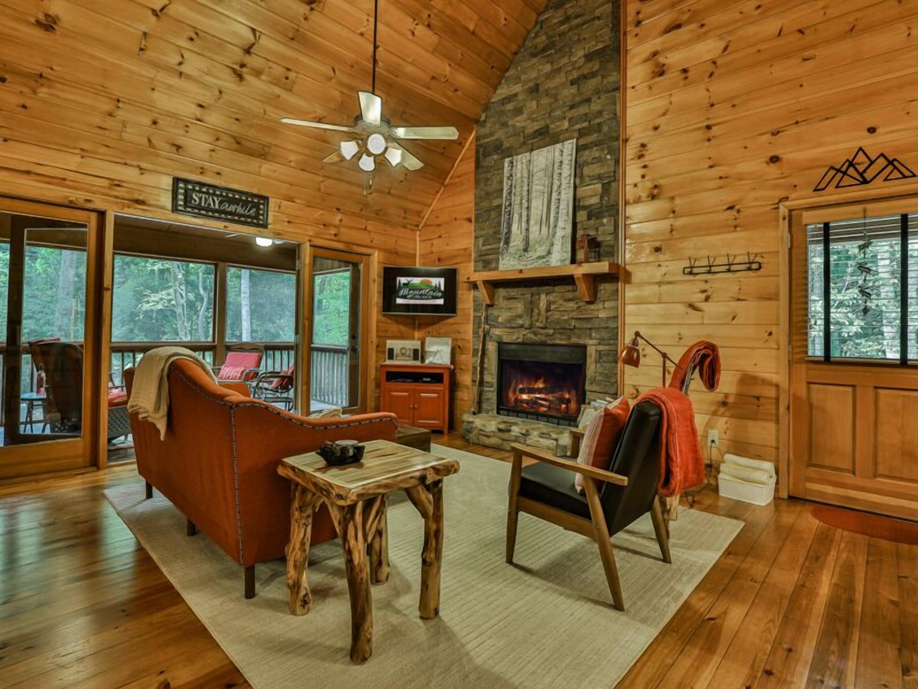 Rambling Water's - Creek Front, Hot Tub, Dog Friendly