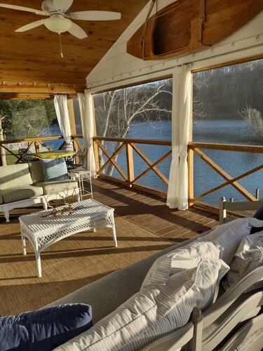 The Blue Heron - Lake Side Chalet