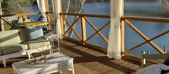 The Blue Heron - Lake Side Chalet