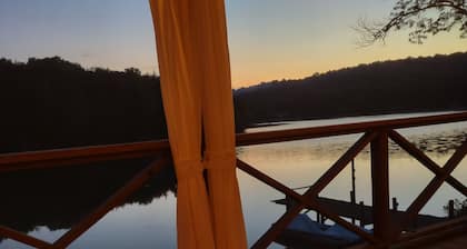 The Blue Heron - Lake Side Chalet