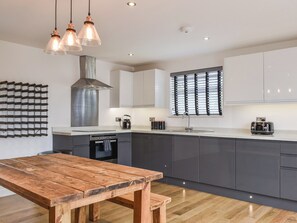 Dishwasher - Perfect for a relaxing break away and to explore the beautiful Brecon Beacons. (Twyn)