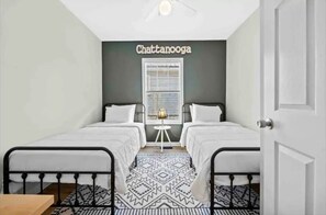 2 chambres, fer et planche à repasser, Wi-Fi, draps fournis