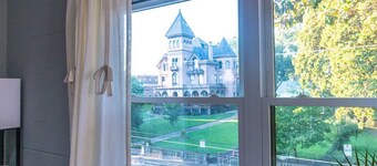 Luxe Loft w/ View - King Bed & FREE Parking