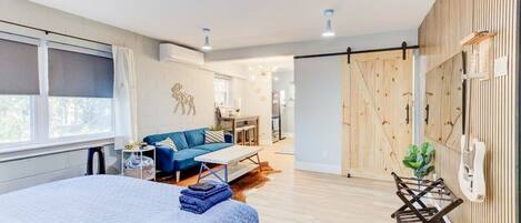 Työpöytä, silitysrauta/-lauta, vauvan matkasänky, ilmainen Wi-Fi