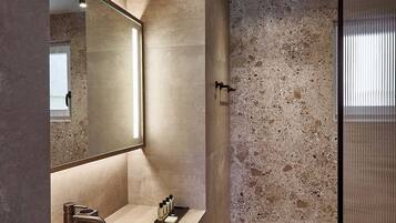 Deluxe Studio Suite | Bathroom | Shower, free toiletries, hair dryer, bathrobes