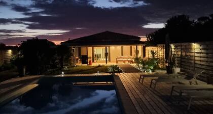 Villa Romantique Avec Piscine à 10mn de Pomerol , Libourne et 15mn de St Emilion