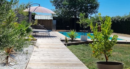 Villa Romantique Avec Piscine Ă 10mn de Pomerol , Libourne et 15mn de St Emilion