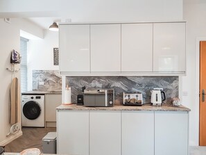 Dishwasher, cookware/dishes/utensils