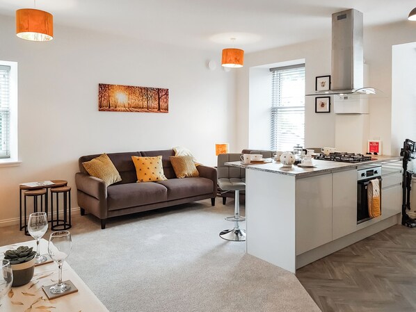 Unclassified image, 1 of 21, button