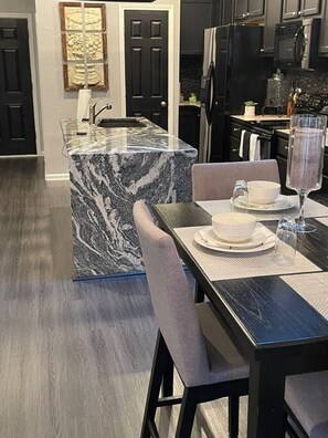 Dining - Brooklynn`s Bay: Lakeside Condo near Downtown Fun! (Hot Springs)