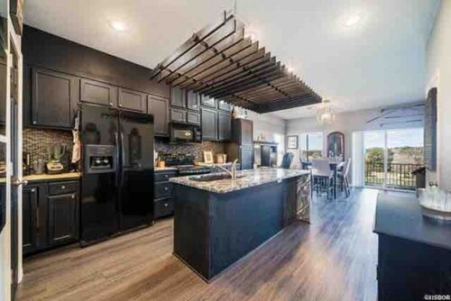 Brooklynn`s Bay: Lakeside Condo near Downtown Fun!