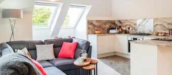 Palace View - UK40569