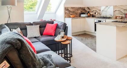 Palace View - UK40569