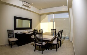 Superior Apartment | Dining room