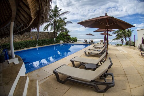 Condo at Bonfil with 3 Balconies/Pool Beach Club