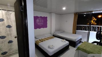 Kamar Twin Ekonomi | Wi-Fi gratis, seprai linen, dan dapat diakses tamu berkursi roda