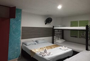 Habitación triple económica | Wifi gratis, ropa de cama y acceso para silla de ruedas