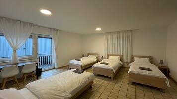 Basic-Zimmer, Gemeinschaftsbad | 1 Schlafzimmer, Schreibtisch, kostenloses WLAN, Bettwäsche