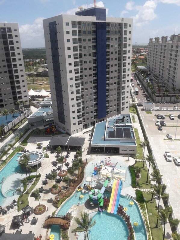 Piscine intérieure, piscine extérieure