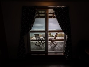 Queen Room with Balcony, Bay View | Terrace/patio - Terimore Bayfront Inn (Tillamook)