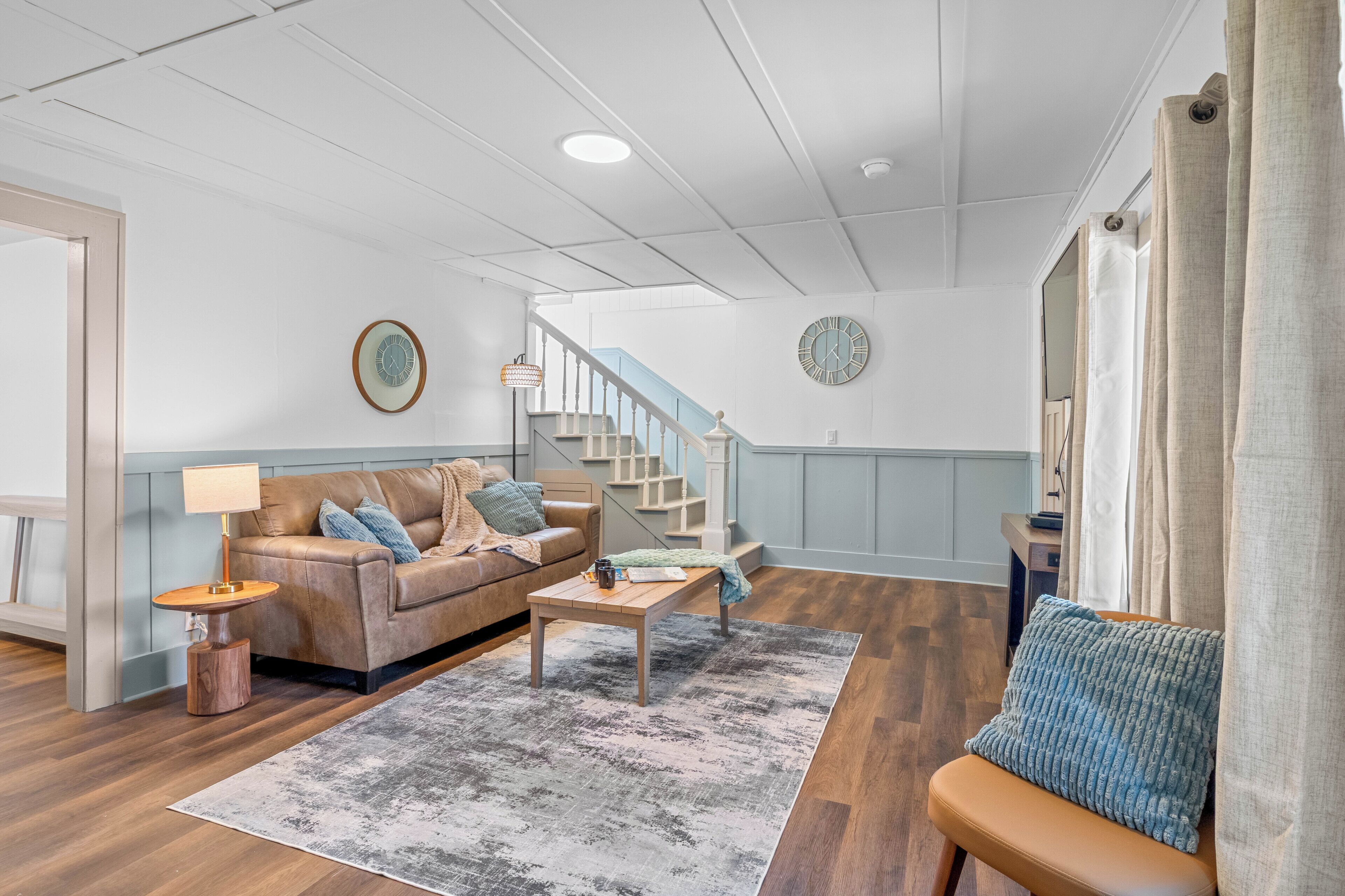 Standard House, 5 Bedrooms, Ocean View | Living area
