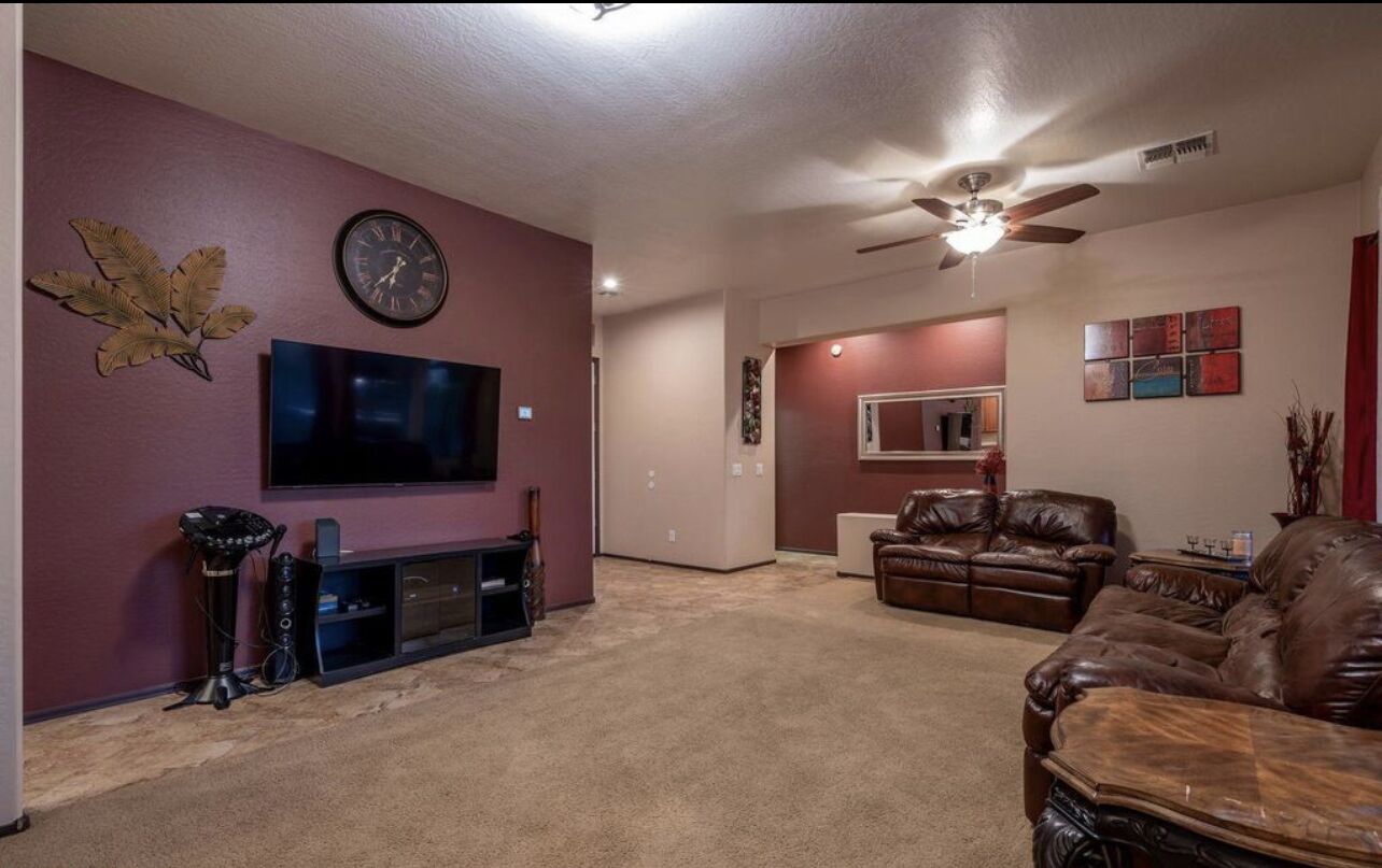 Private Oasis - Centrally located in quiet, safe, neighborhood