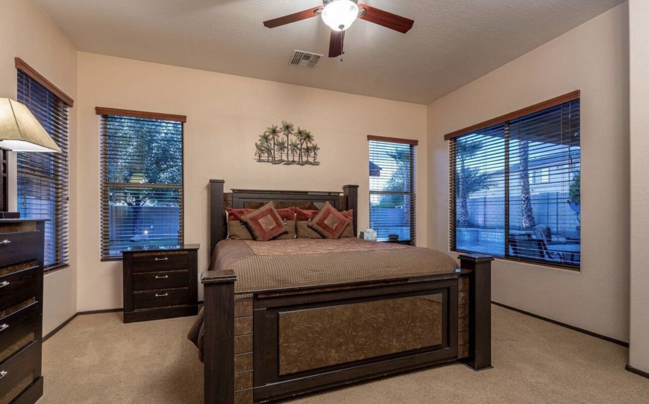 Private Oasis - Centrally located in quiet, safe, neighborhood