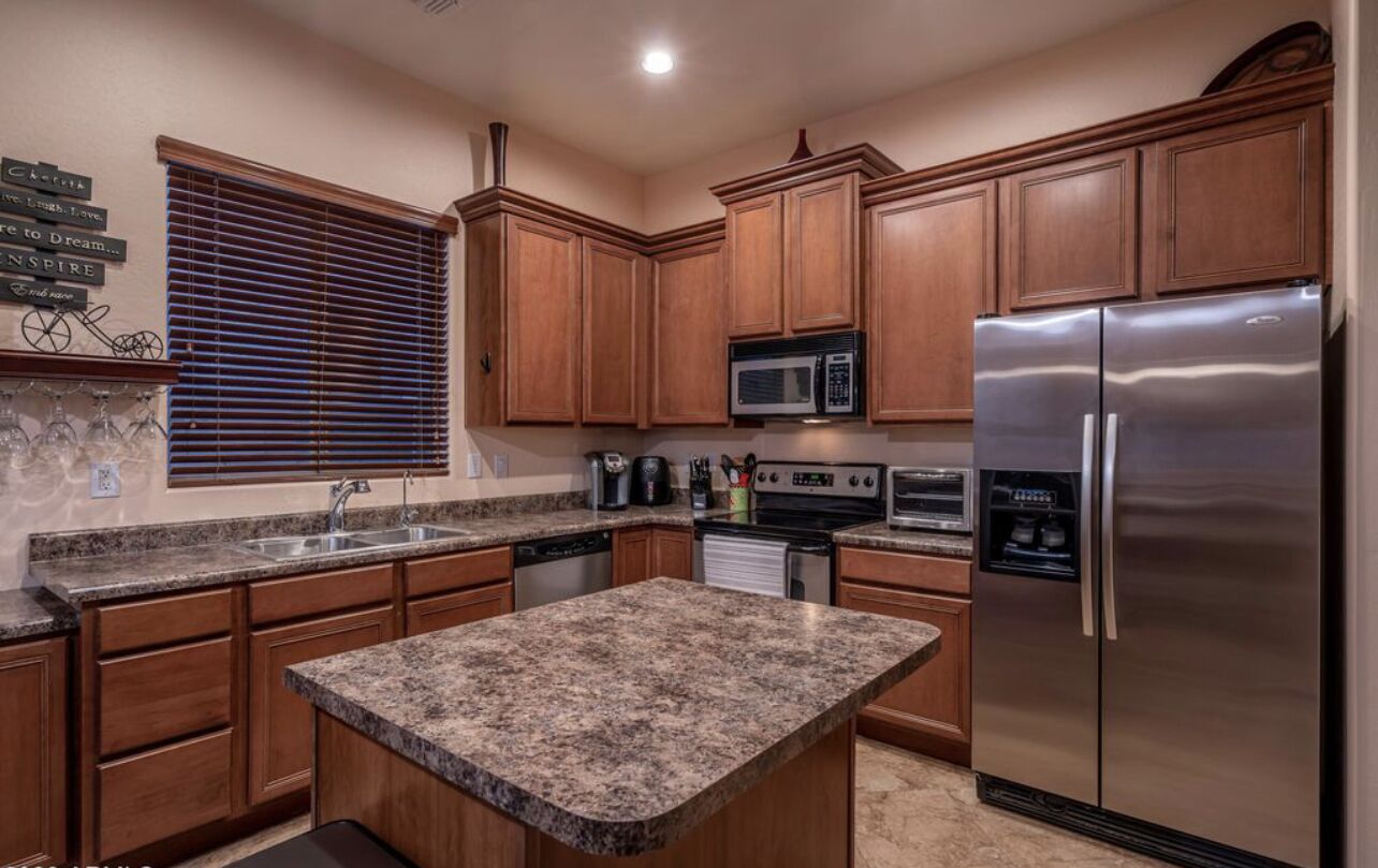 Private Oasis - Centrally located in quiet, safe, neighborhood