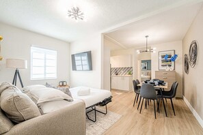 1 Schlafzimmer, Zimmersafe, laptopgeeigneter Arbeitsplatz