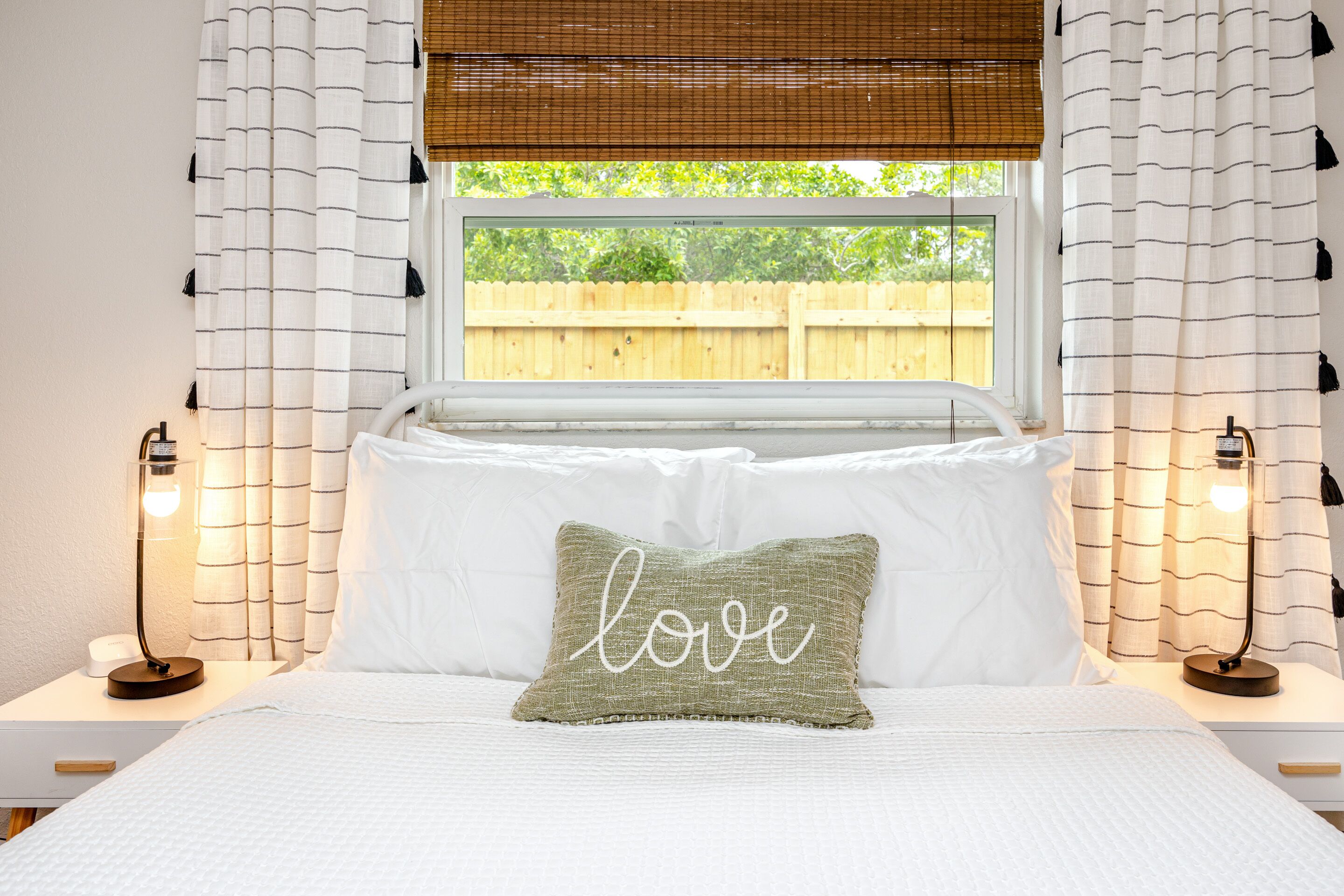 3 habitaciones, tabla de planchar con plancha, wifi y ropa de cama 