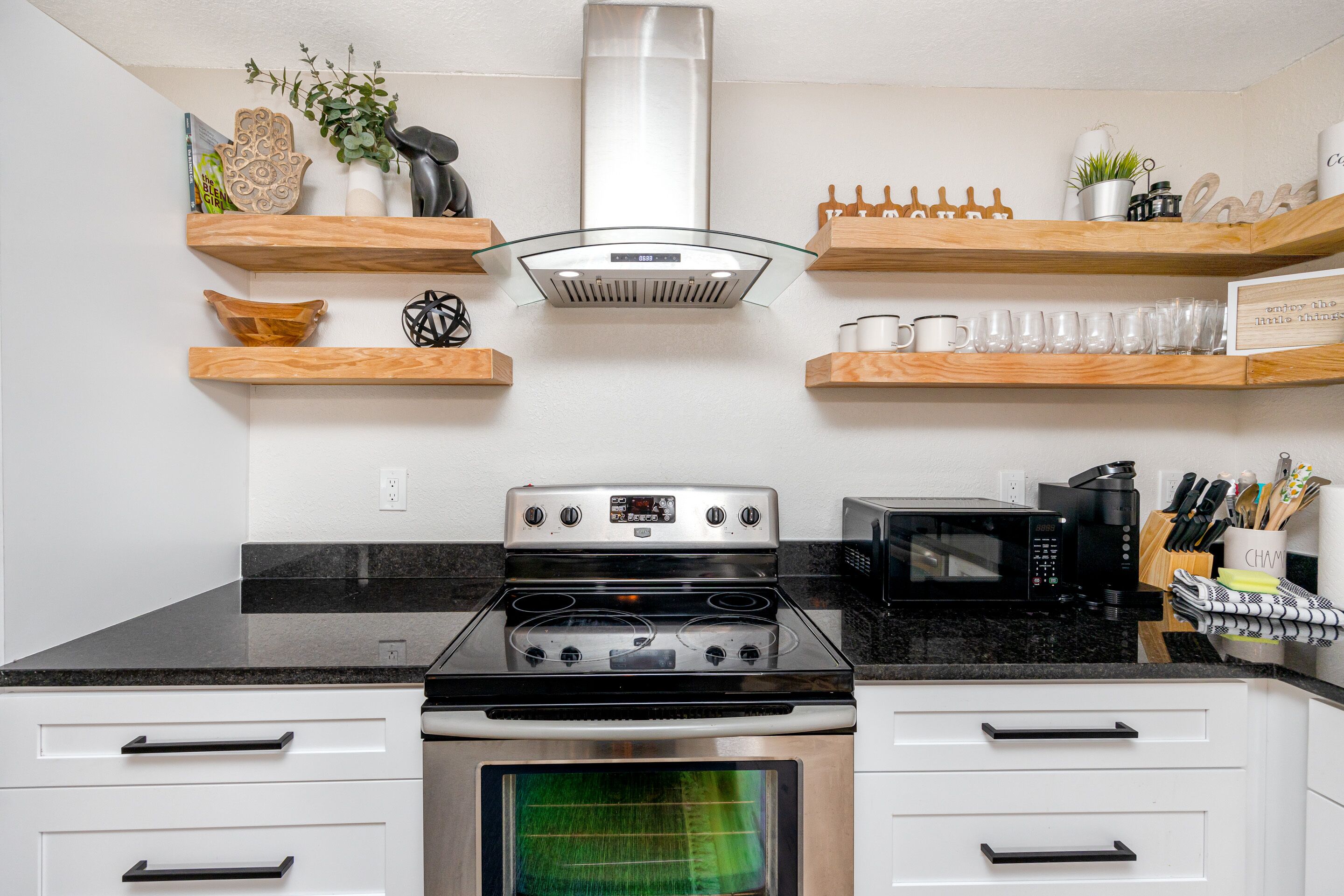 7ppl 4 beds / 8 minutes to the beach / 2 min to dwnt / modern