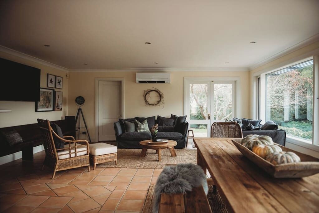 TV, fireplace, offices