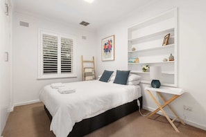 3 bedrooms, iron/ironing board, WiFi, bed sheets